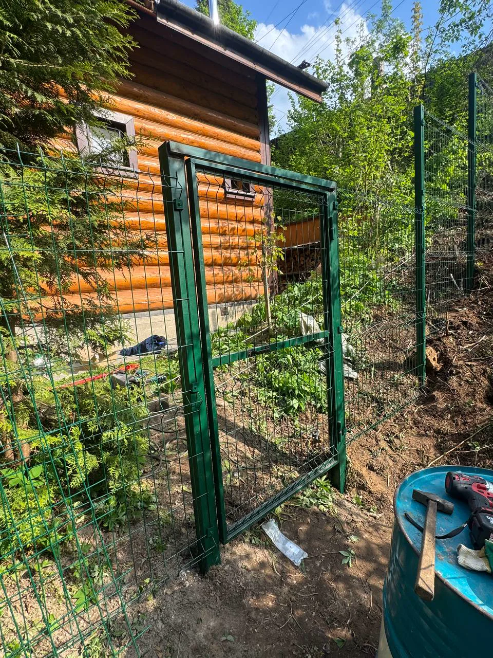 Калитка на участке с перепадом